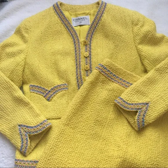 Sold! Vintage Chanel 1994 yellow scoubidou trim jacket and skirt suit - Picture 4 of 17